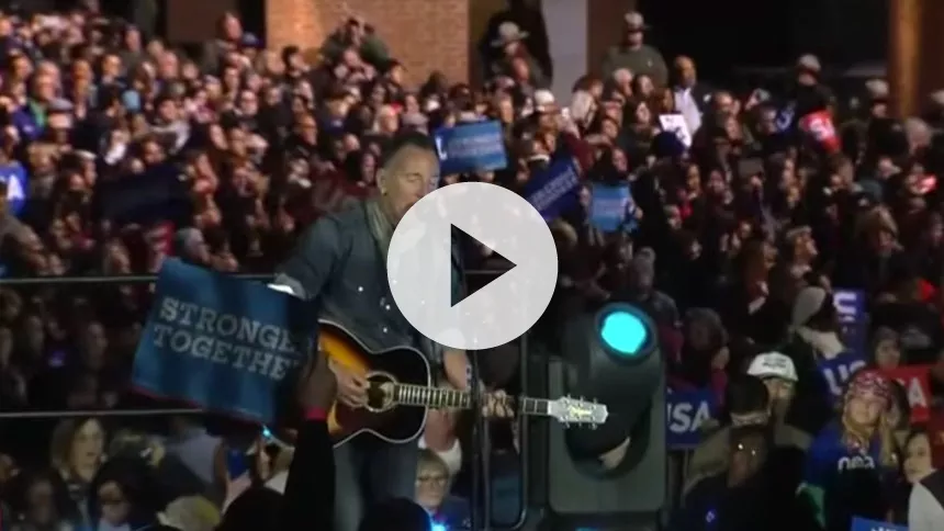 Se Bruce Springsteen spille solo til Hillary Clintons valgmøde lige før den store dag