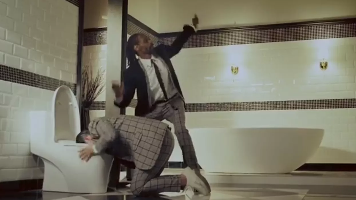 Video: Psy har tømmermænd – Snoop giver en hånd