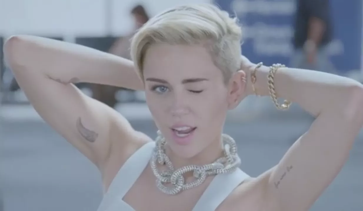 Miley Cyrus optræder ved MTV EMA 2013