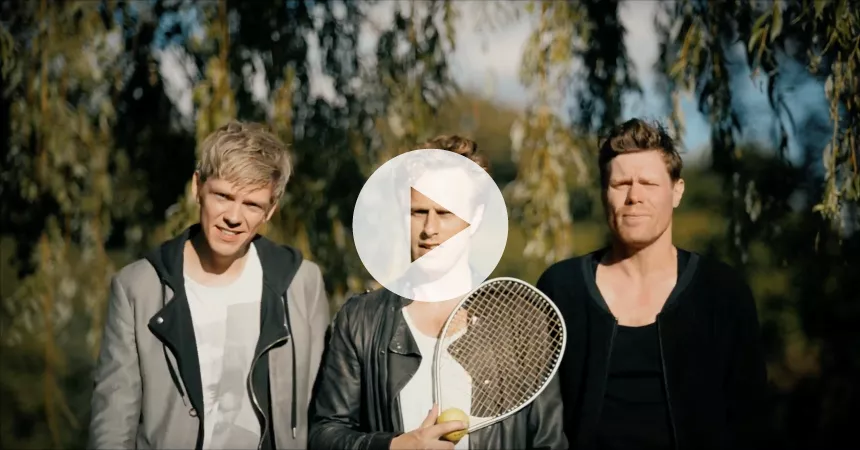 Video: Folkeklubben og danskerne går efter det perfekte slag i ny musikvideo