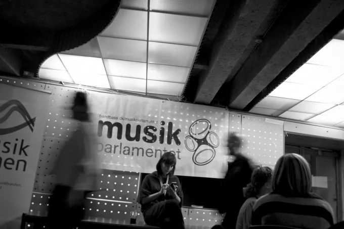 Musikparlamentet diskuterer rytmisk versus klassisk musik