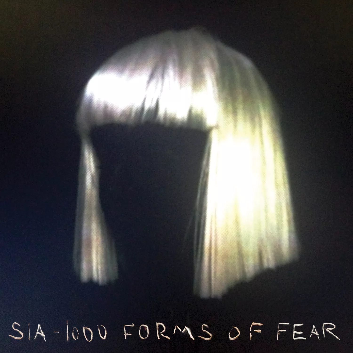 Lyt til Sias festlige nye single