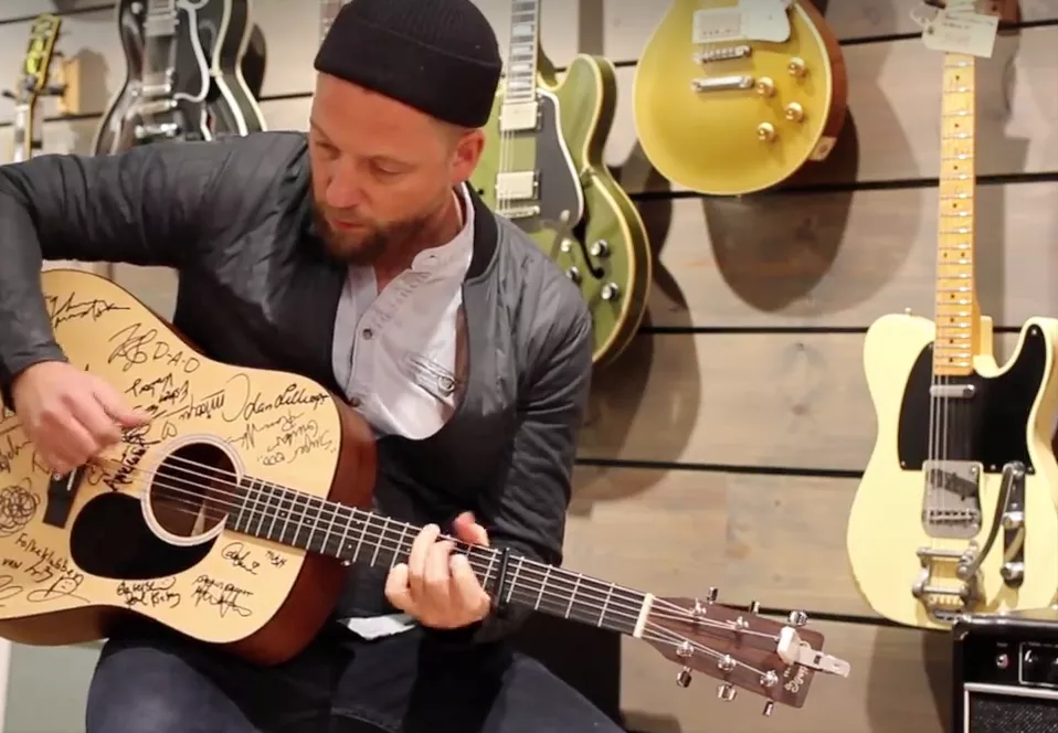 Video: Kasper Eistrup giver også et nummer på Vandreguitaren