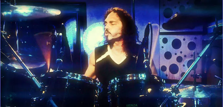 Tidligere Megadeth-trommis død etter å ha kollapset på scenen