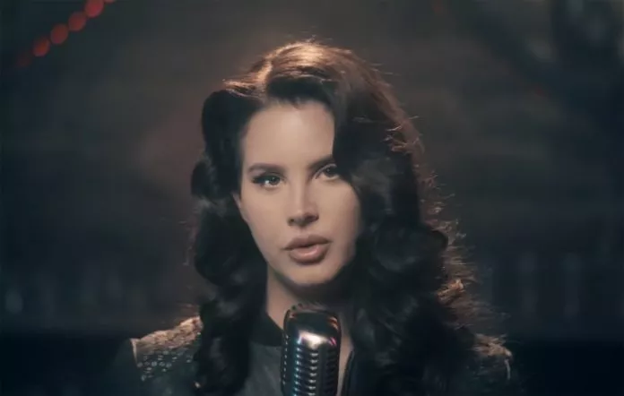 VIDEO: Se Lana Del Rey tryllebinde hos Jimmy Fallon