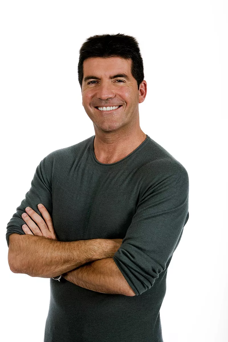 Se Simon Cowell få æg i hovedet 