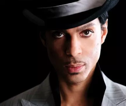 Prince giver også sit nye album væk i England