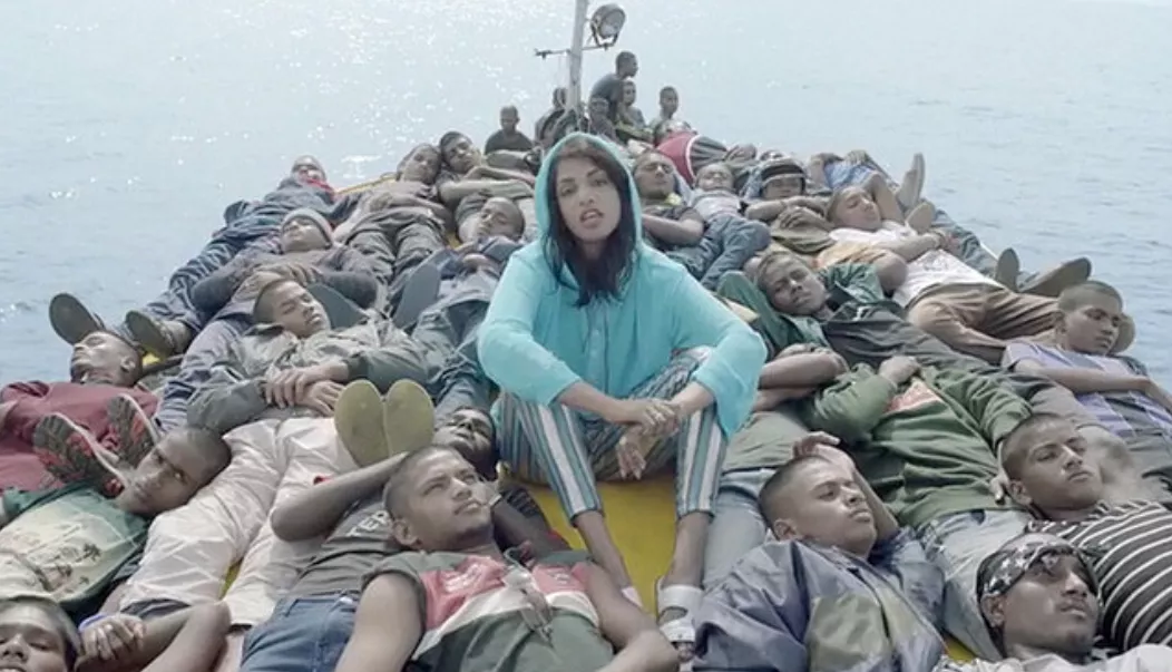 Stærk musikvideo: MIA kommenterer flygtningesituationen