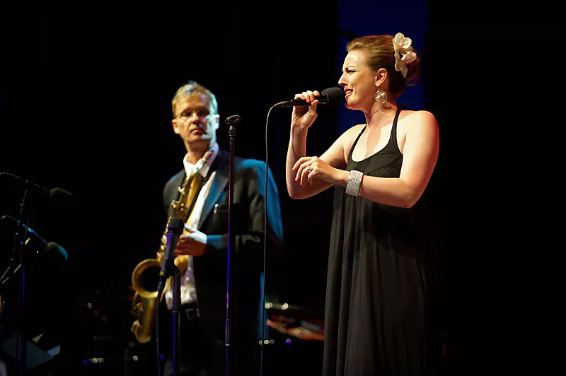 Jazzdivaen Sinne Eeg drager på dansk turné