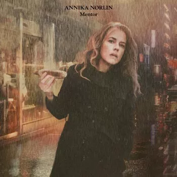Annika Norlin ger världen sitt nya album – på både svenska och engelska