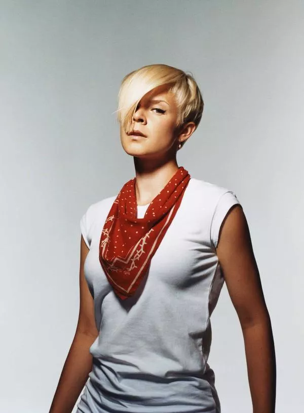 Robyn klar för Peace & Love