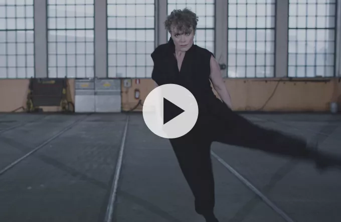 Video: Se Ane Brun som imponerende solodanser