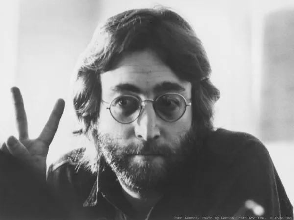 John Lennons Hitler-självporträtt under klubban