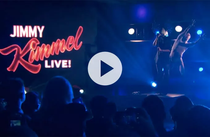 Video: Se parykbærende Sia optræde hos Jimmy Kimmel 