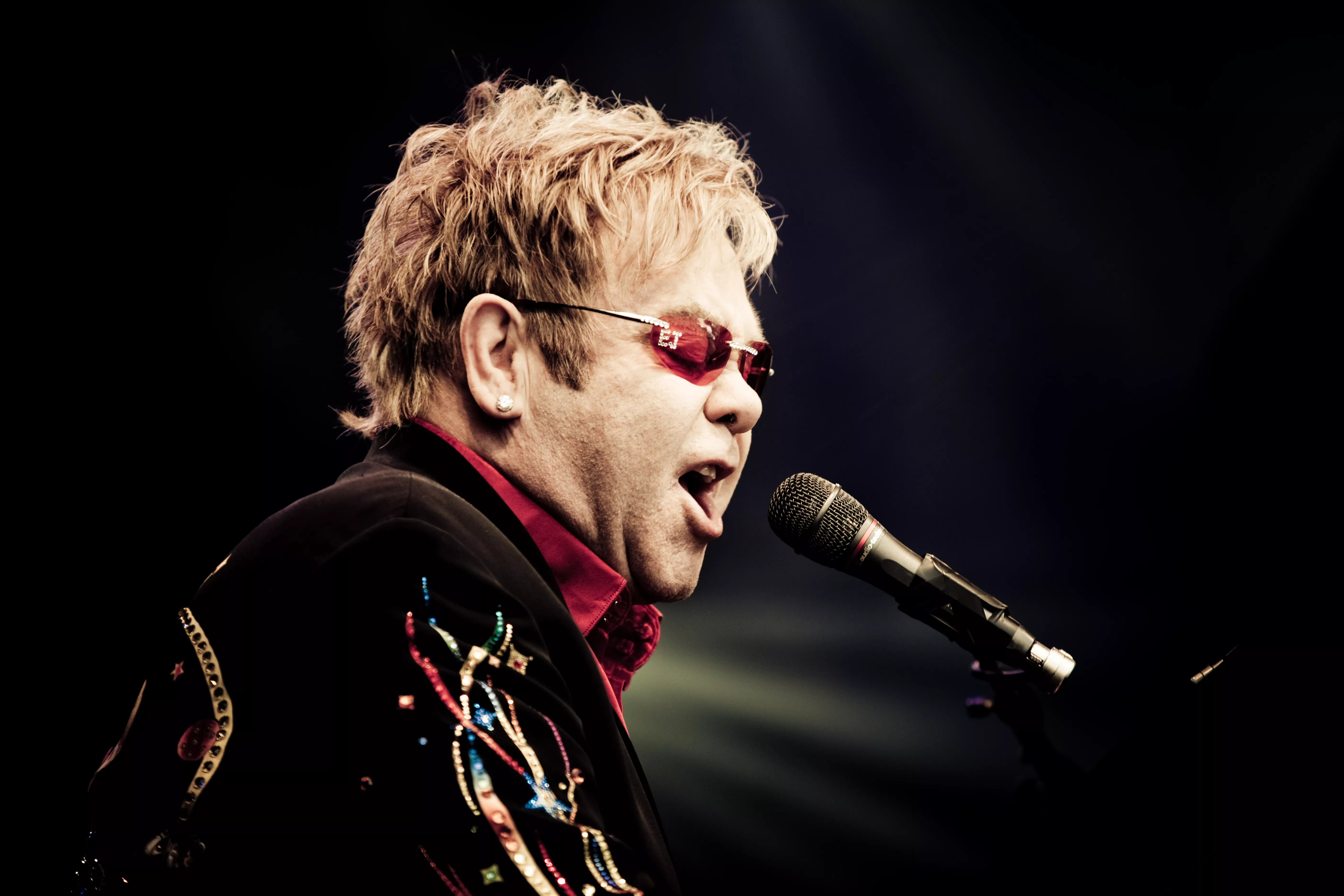 Elton John på Kate Bushs nya album
