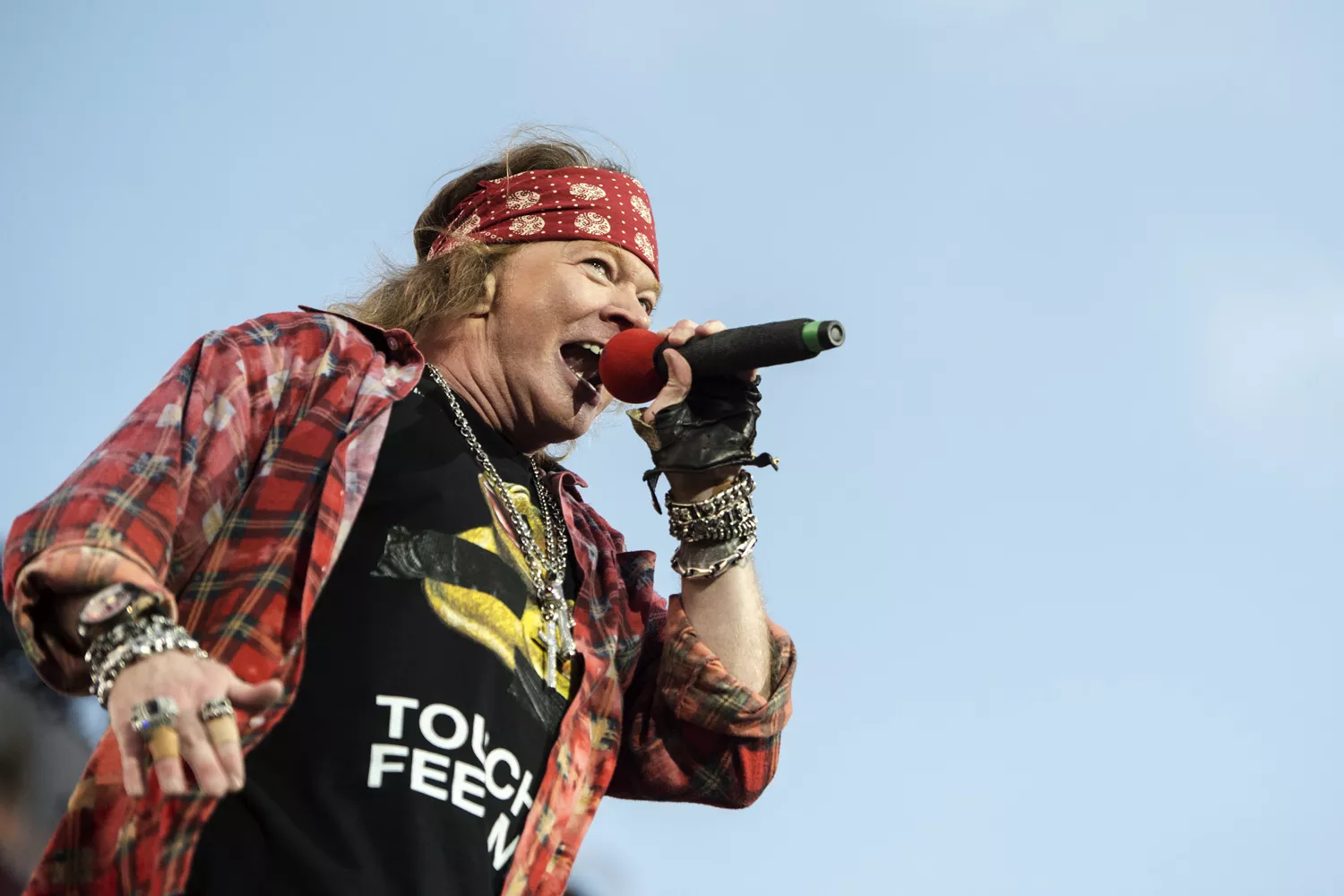 Guns N' Roses tilbageholdt på turné for våbenbesiddelse