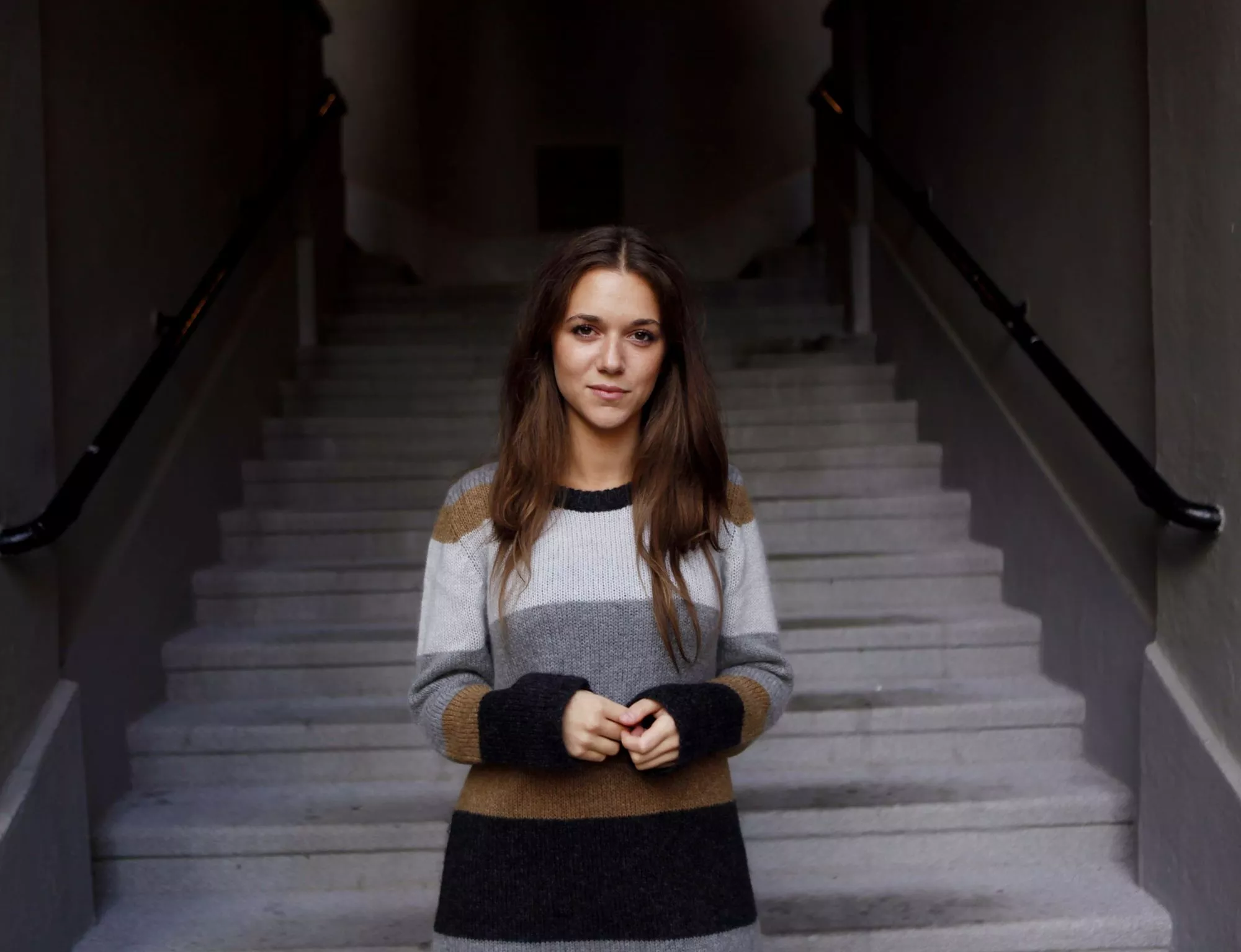 Guldsäljande doldis tittar fram