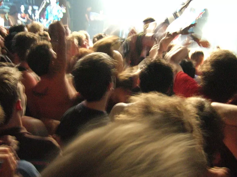 Universitet: Mosh pits minder om gasser