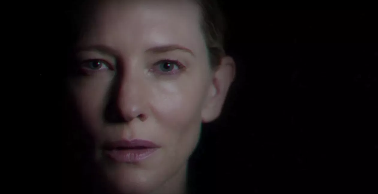 Ny video: Massive Attack smelter skuespillerindes ansigt