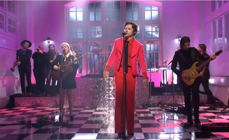 Harry Styles præsenterer ny sang på SNL