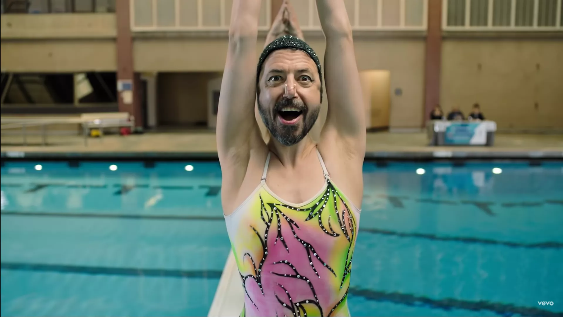 Se Foo Fighters som ett synkroniserat simlag