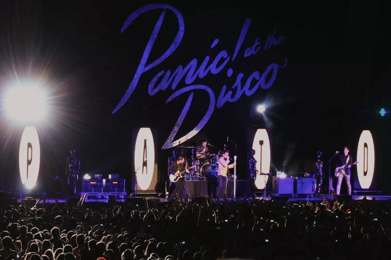 Panic! At The Disco smider deres tour-guitarist ud af bandet