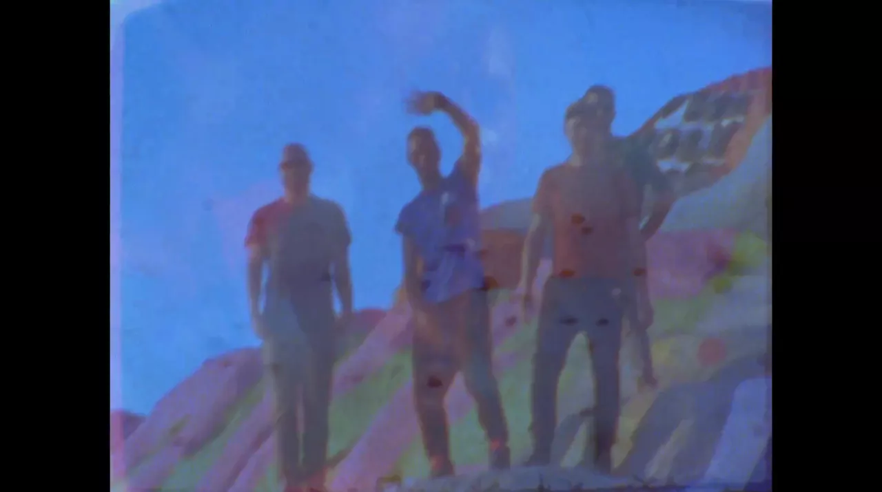 Ny musikvideo: Coldplay hygger sig i ørkenen