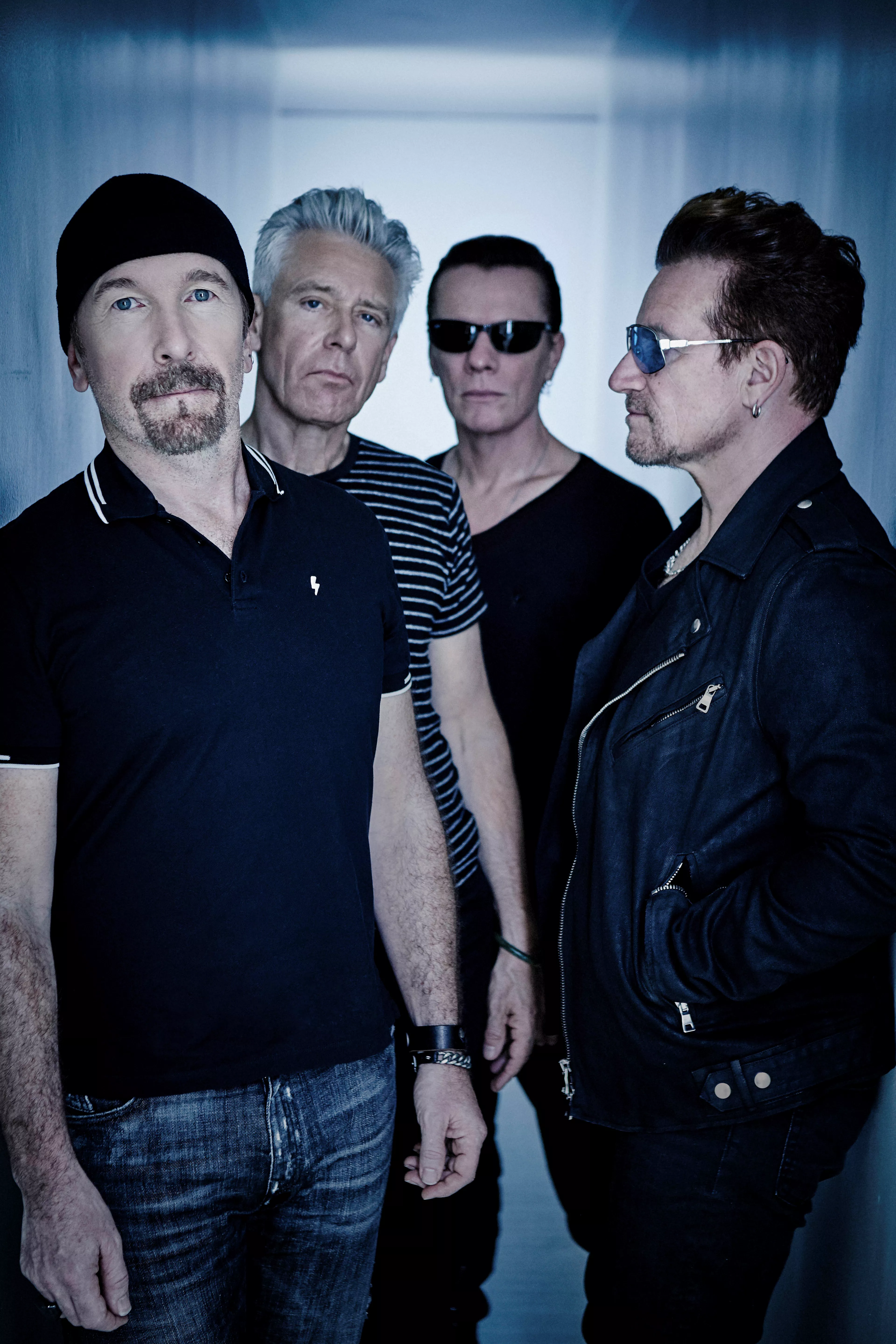 U2 med gave til fansen