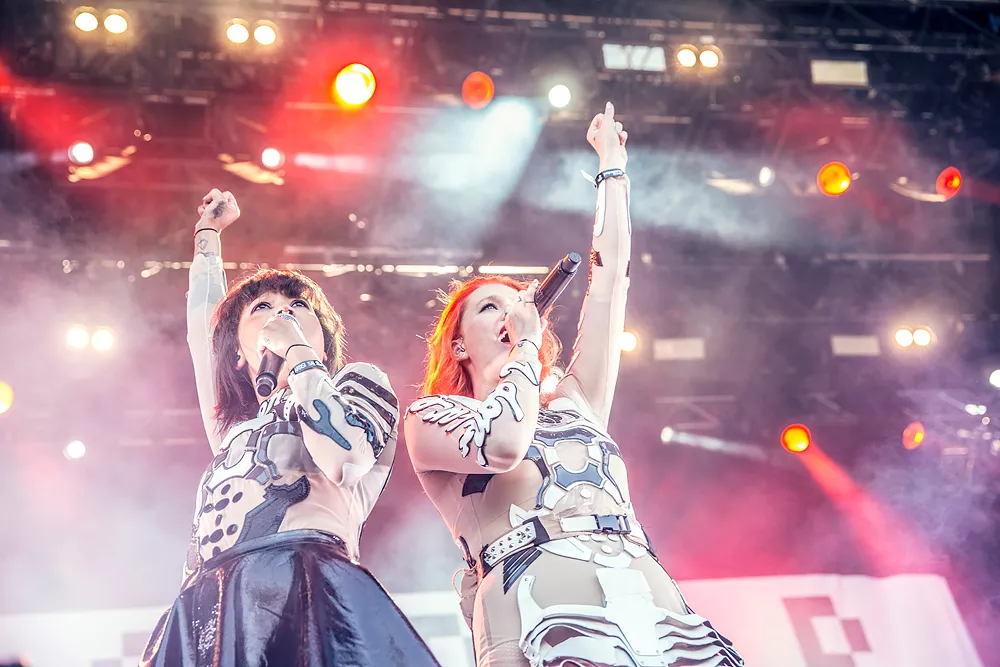 Icona Pop festivalklar – gör Sverige i sommar