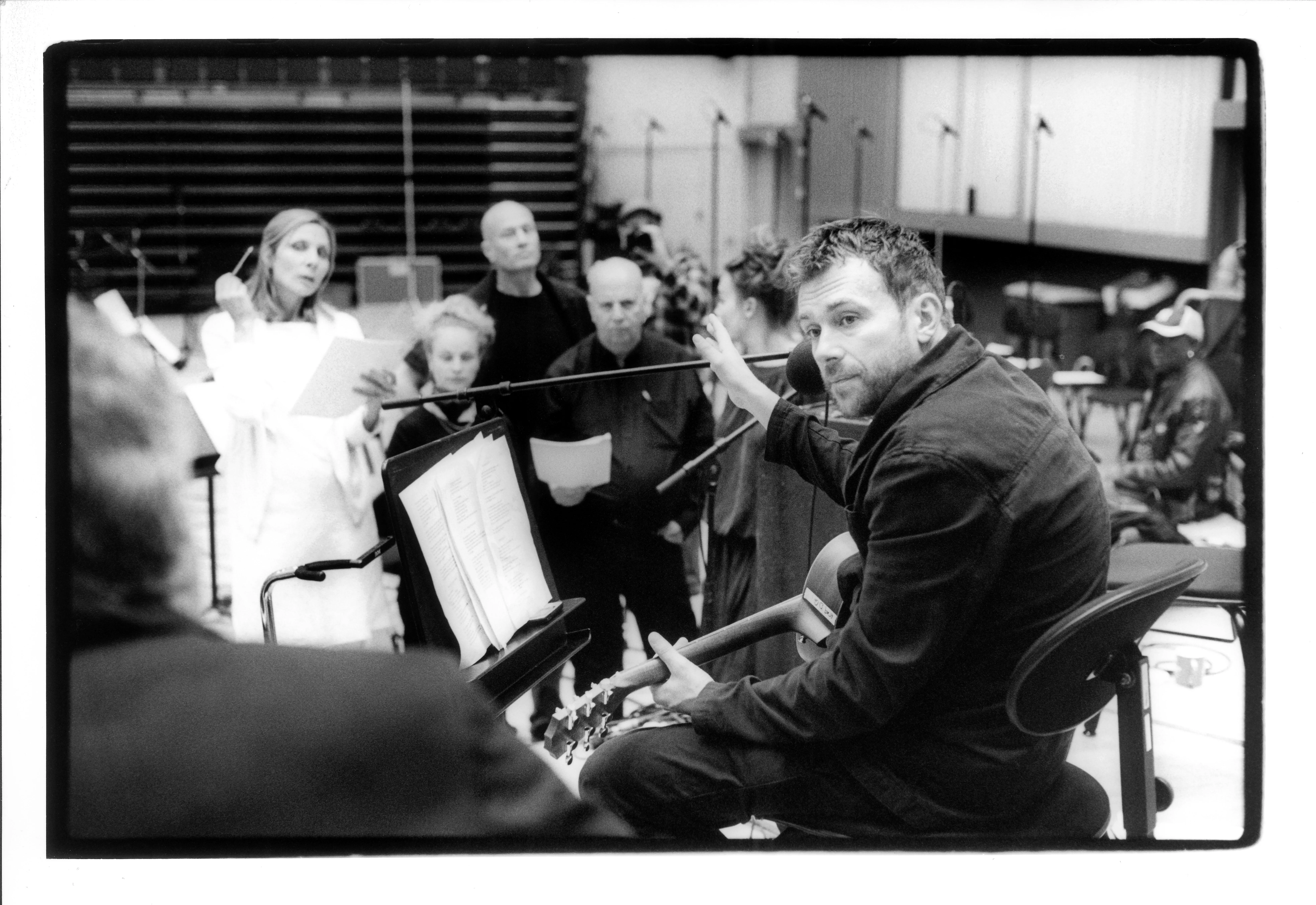 Hør nyt nummer med Damon Albarn