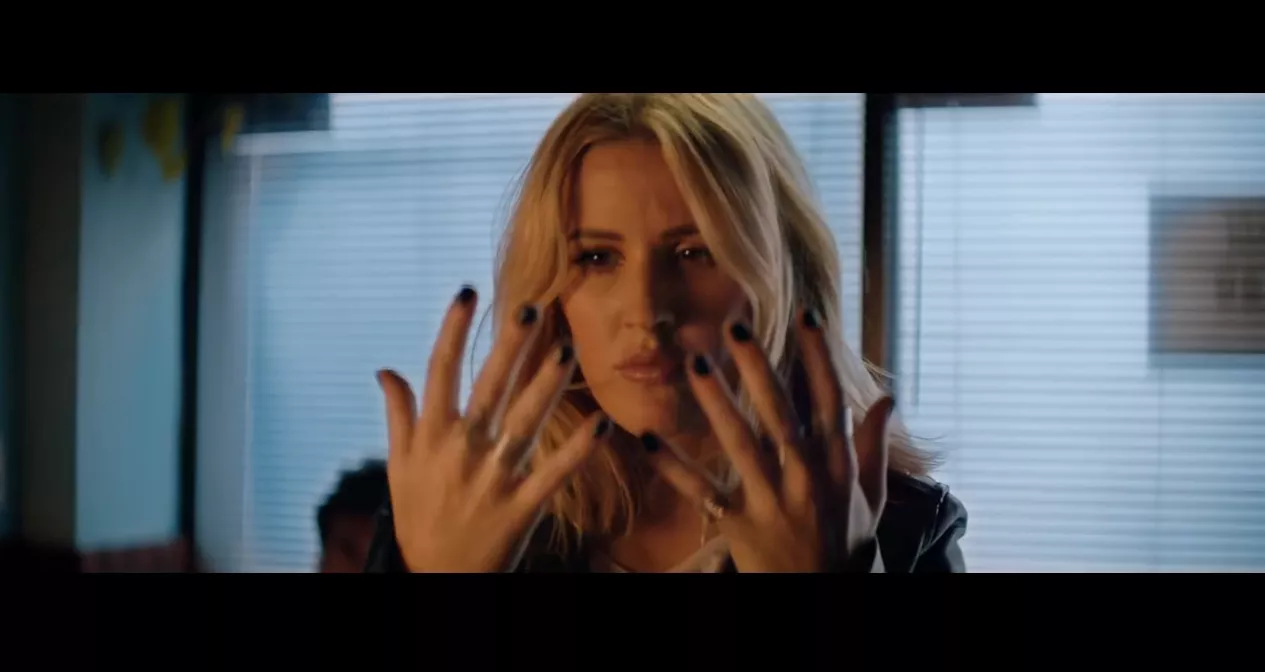 Ny musikvideo: Ellie Goulding får superkræfter