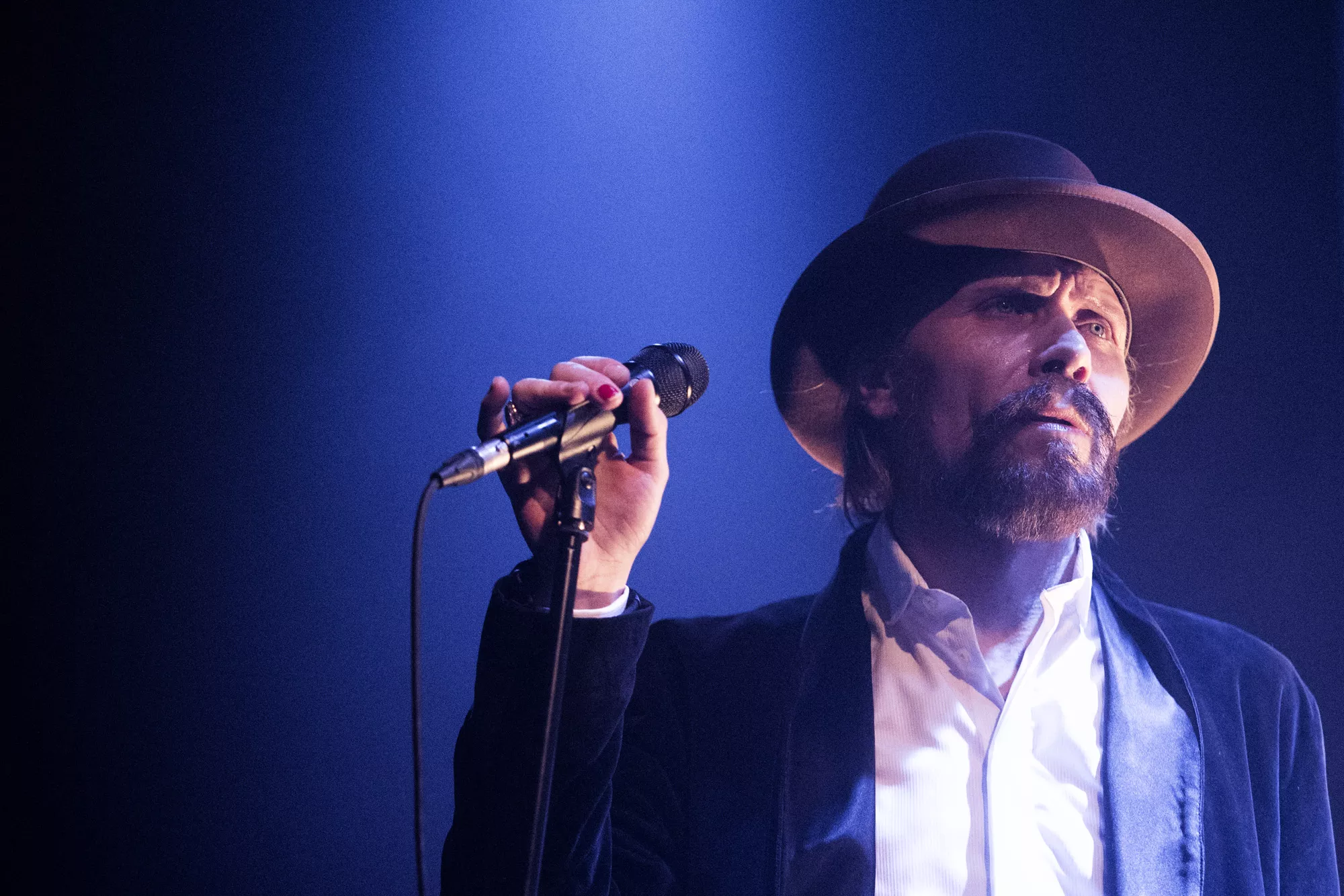 Store danske sangere mindes Leonard Cohen ved hyldestkoncert – på originalsproget