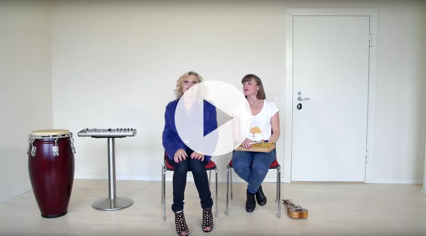 Video: Louise Dubiel og Pernile Højmark går i Paul Simons fodspor 