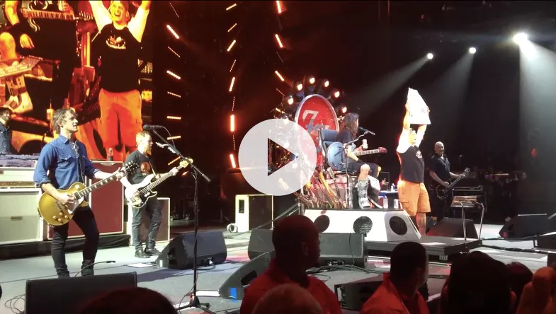 Video: Dave Grohl feiret 50-årsdagen til fan