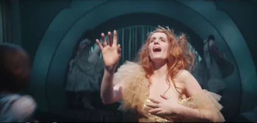 SE VIDEO: Florence er den ensomste showgirl – album på vej