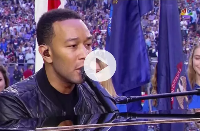 Se John Legend give gåsehud til Super Bowl