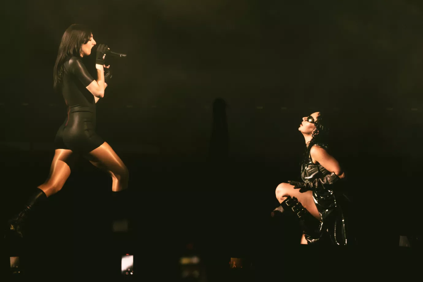 Arkivfoto fra Roskilde Festival 2024,  Charli XCX og Caroline Polachek