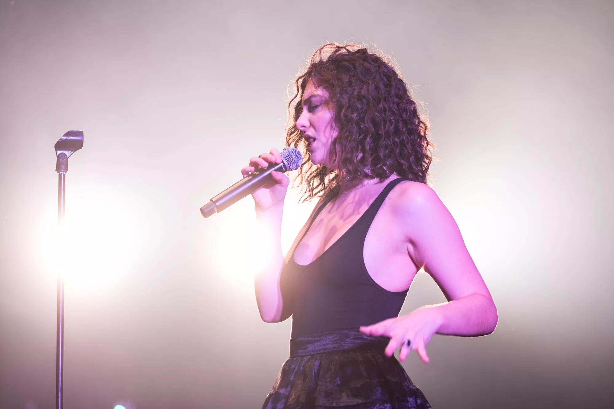 Lorde gav en fest på Roskilde Festival, men ikke mere end det