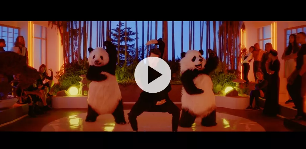 Video: Se John Mayer danse i ny, farverig musikvideo