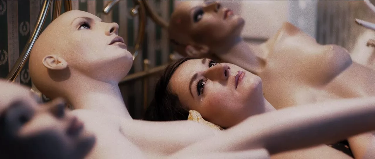 Suggestiv popvideo med dramatiskt slut