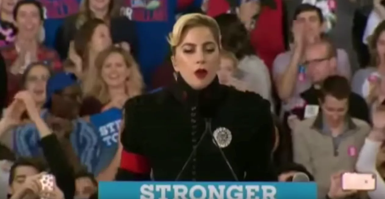 Lady Gaga beskyldt for at ligne nazist til Hillary Clintons sidste valgmøde