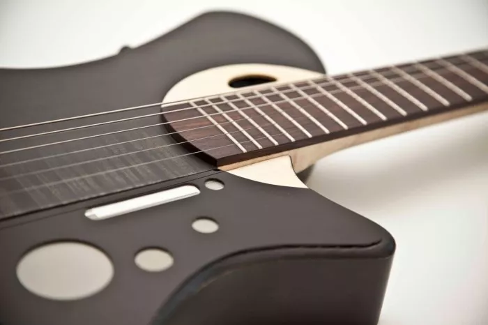 Nu kommer verdens første smart-guitar