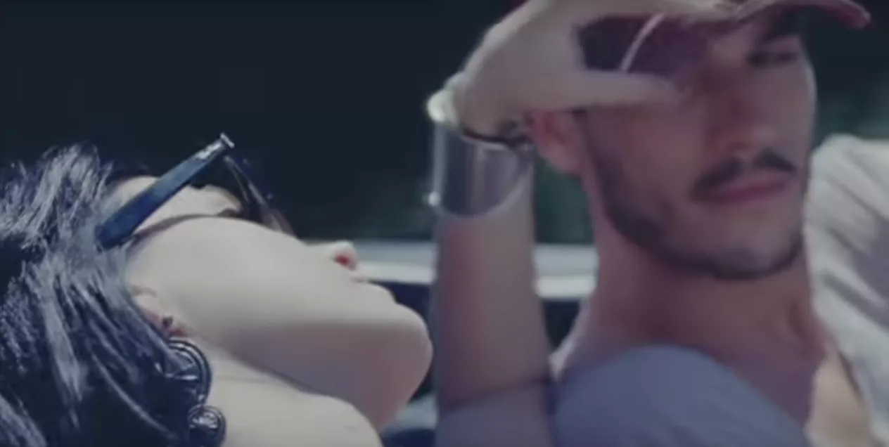 Medvirkende i "Teenage Dream"-video beskylder Katy Perry for sexchikane