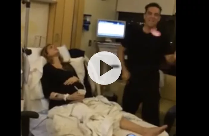 Se Robbie Williams hjelpe kona gjennom fødselen