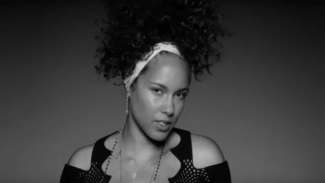 Video: Alicia Keys hylder individualiteten i sort/hvid