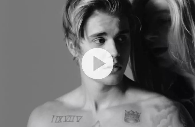 Se Justin Bieber i akavet genopførelse af Calvin Klein-reklame