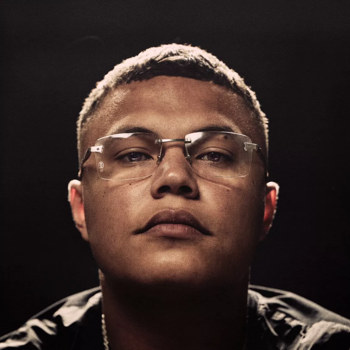Eftertænksom og aggressiv rap – Carmon leverer på ny ep