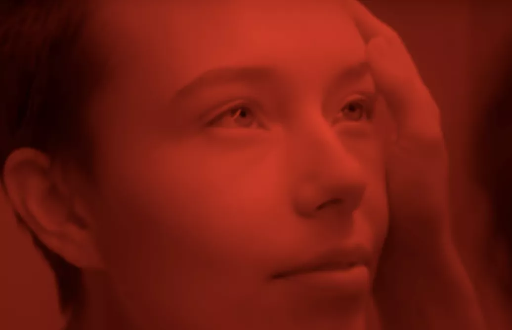 Girl In Red udgiver blodrød video til "Bad Idea!"