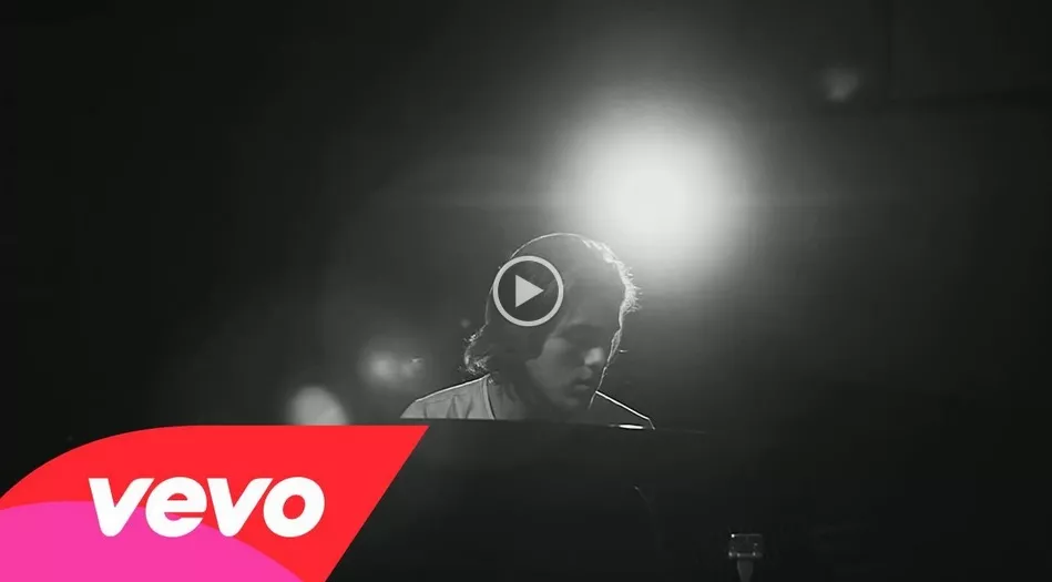 VIDEOPREMIÄR: Benjamin Ingrosso – Fall In Love