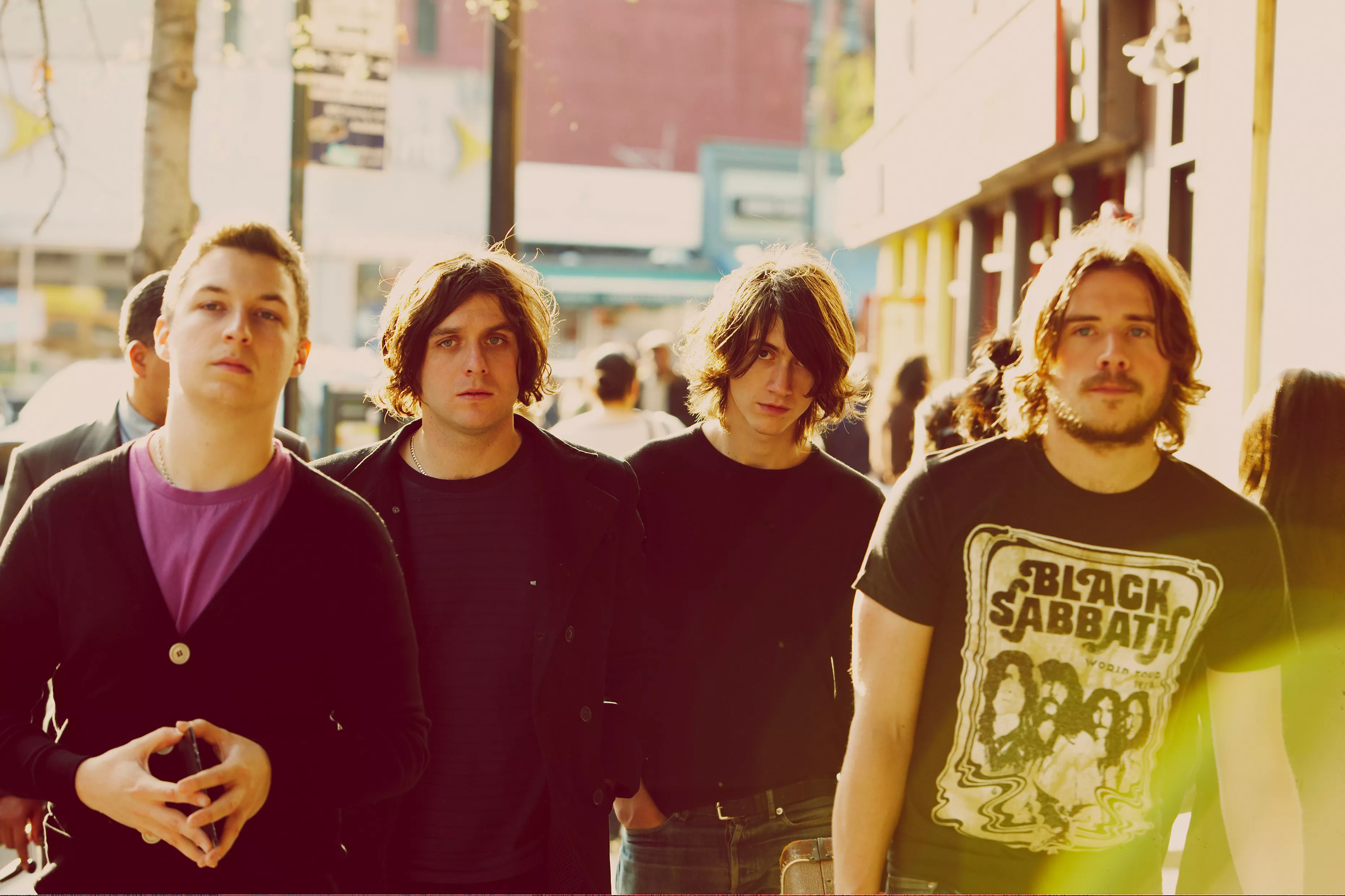 Arctic Monkeys giver online-koncert